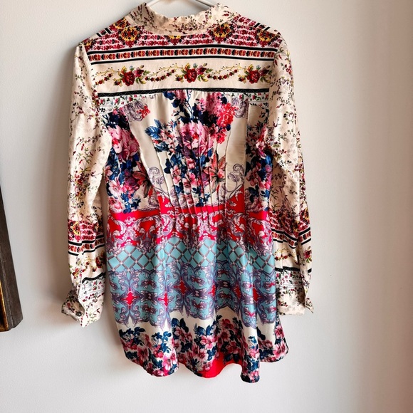 Cyrena Mixed Floral Pleated Back Tunic Artsy | Floral Blouse Size S - Picture 10 of 11